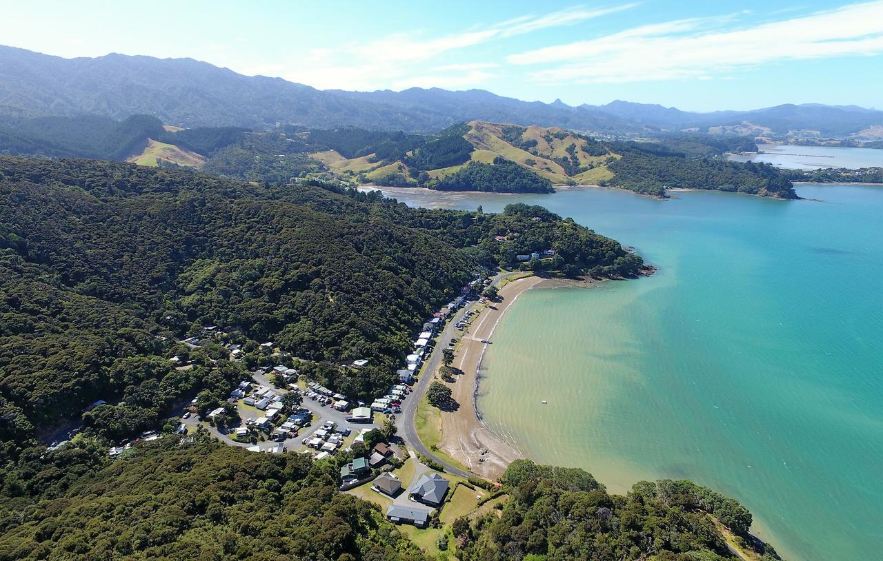 מלון Coromandel Oamaru Bay Tourist Park מראה חיצוני תמונה